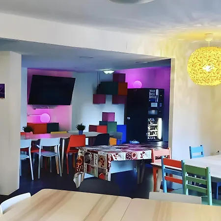 Bed & Breakfast Life Magenta