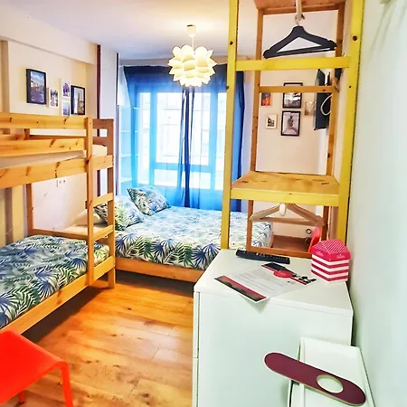 Bed & Breakfast Life Magenta