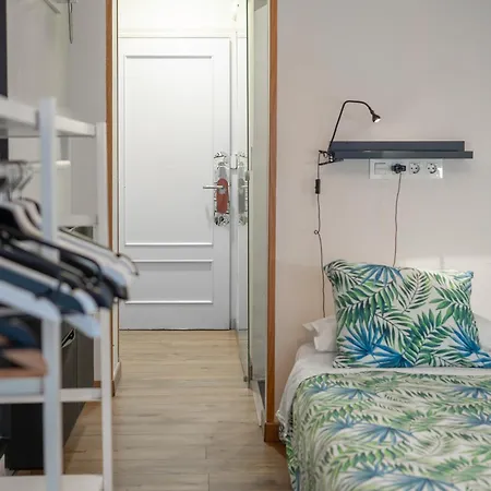 Life Magenta ベッド・アンド・ブレックファスト 3*