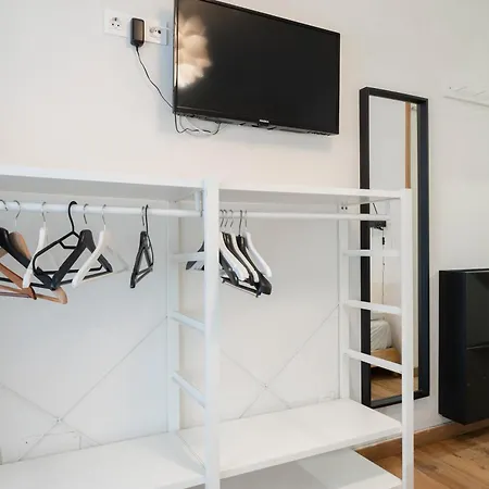 ベッド・アンド・ブレックファスト Life Magenta