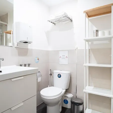 ベッド・アンド・ブレックファスト Life Magenta 3*