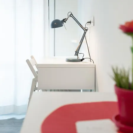 ベッド・アンド・ブレックファスト Life Magenta