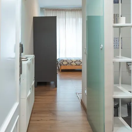 ベッド・アンド・ブレックファスト Life Magenta 3*