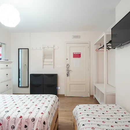 Life Magenta Bed & Breakfast