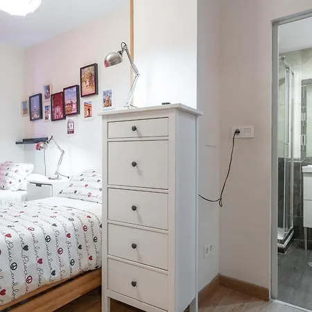 Bed & Breakfast Life Magenta