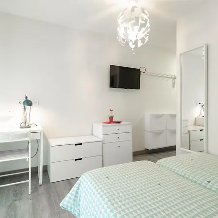 Bed & Breakfast Life Magenta